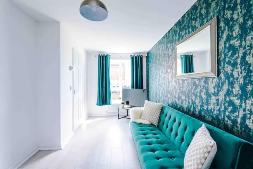 Spacious 5 Bedroom Home Hosted By Mcr Dens Manchester Exterior photo