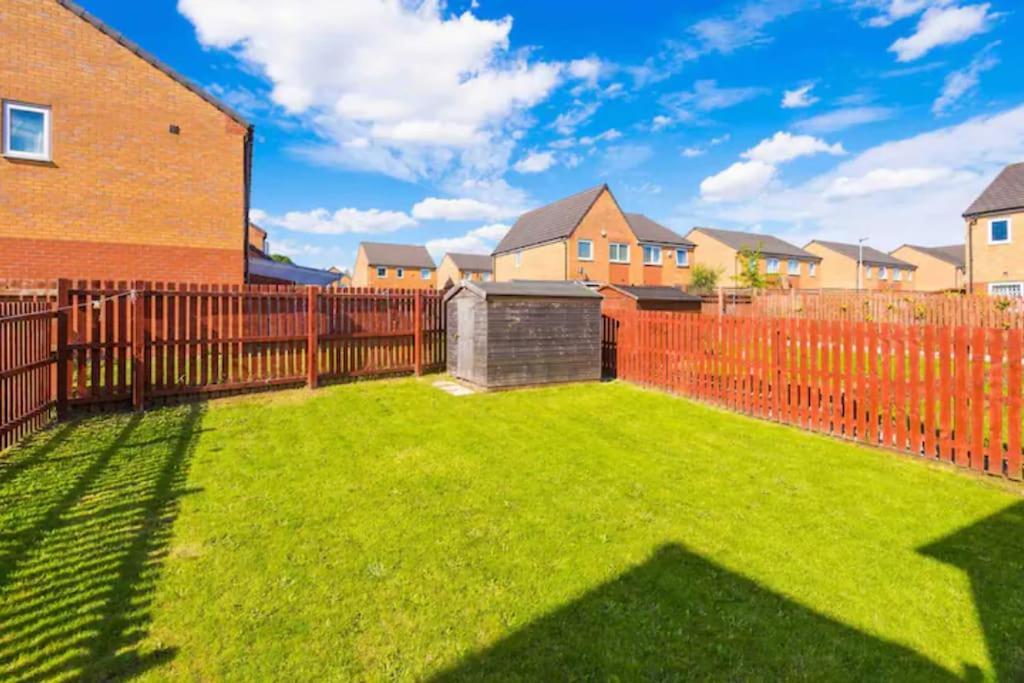 Spacious 5 Bedroom Home Hosted By Mcr Dens Manchester Exterior photo